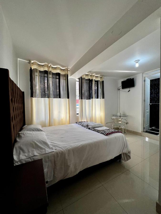 Hostal Santa Rosa Caraz Exterior photo