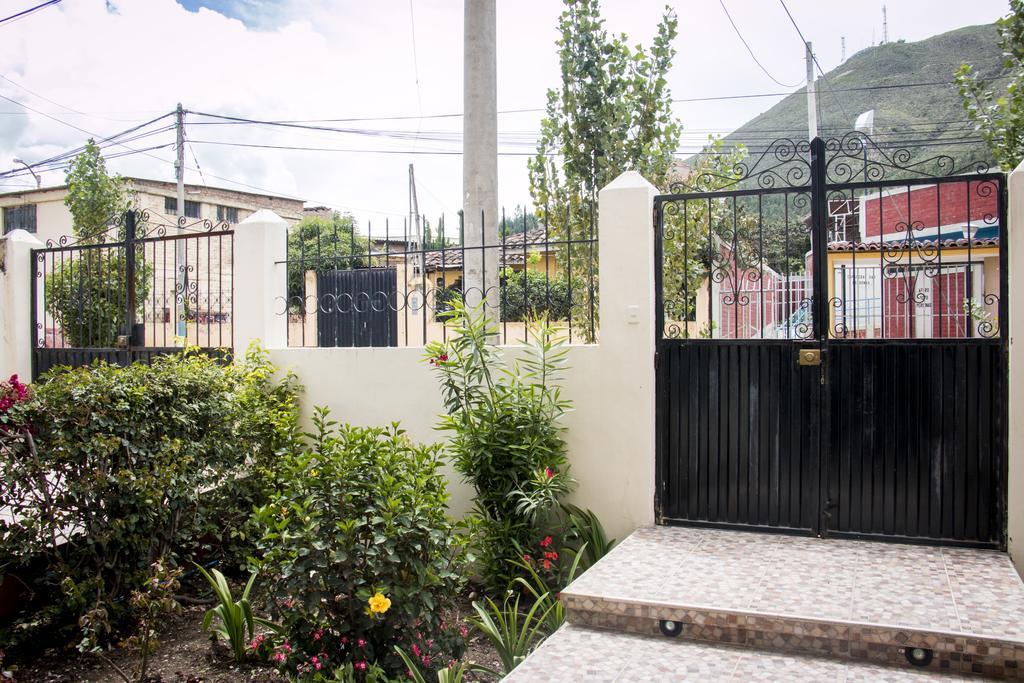 Hostal Santa Rosa Caraz Exterior photo